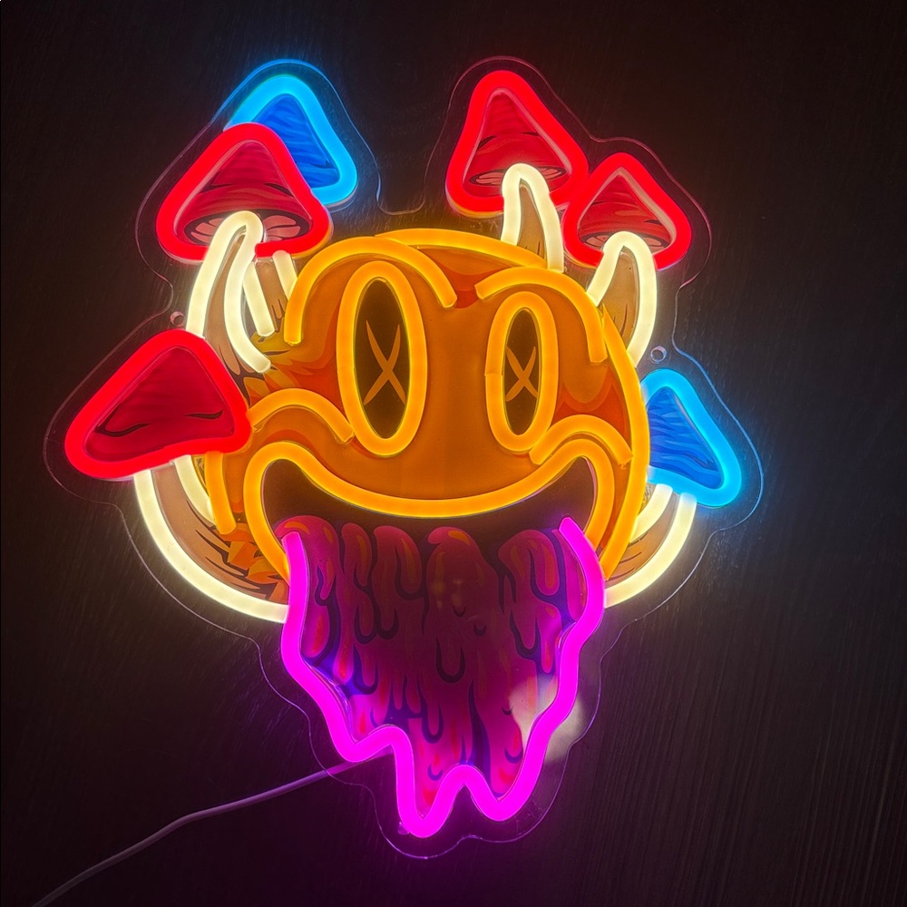 Smiley face with tongue out light😛 Trippy/psychedelic aesthetic